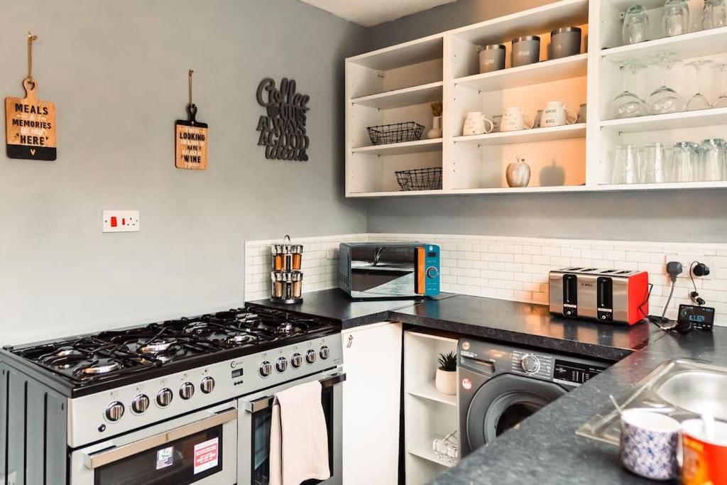 Elegant 2 Bed With Hot Tub And A Host Of Amenities Liverpool