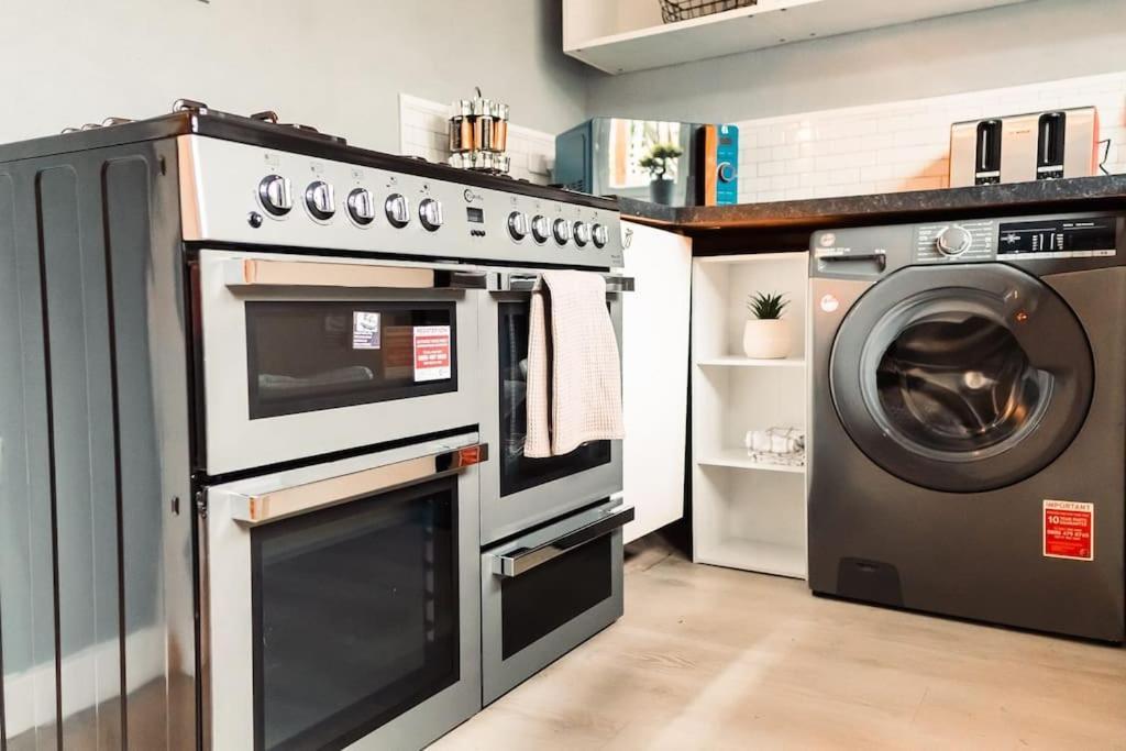 Elegant 2 Bed With Hot Tub And A Host Of Amenities Liverpool