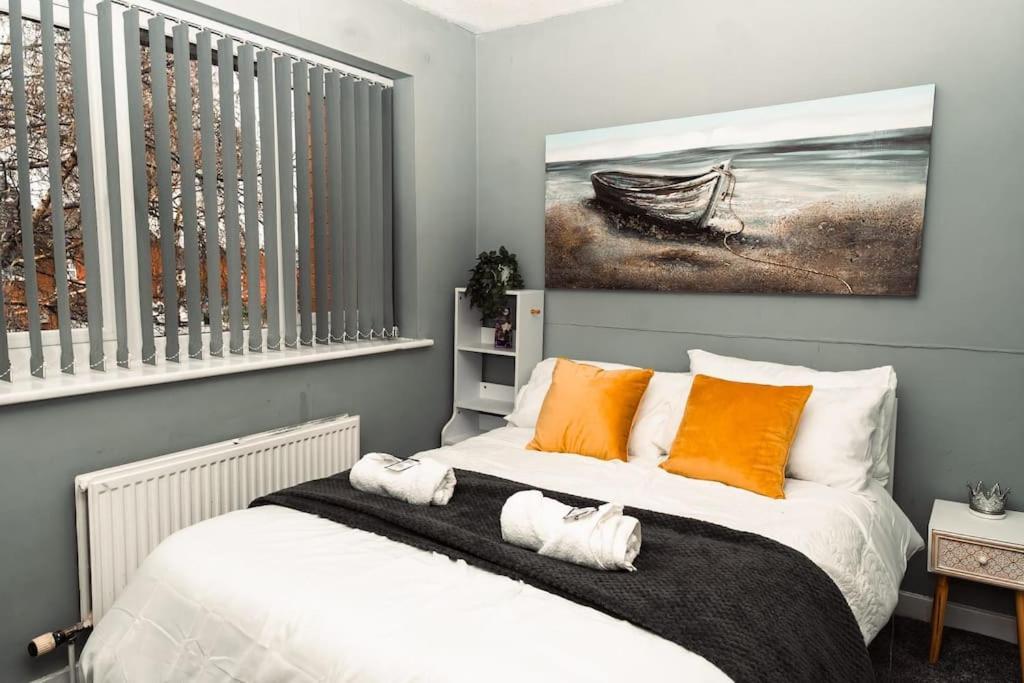 Elegant 2 Bed With Hot Tub And A Host Of Amenities Holiday home Liverpool