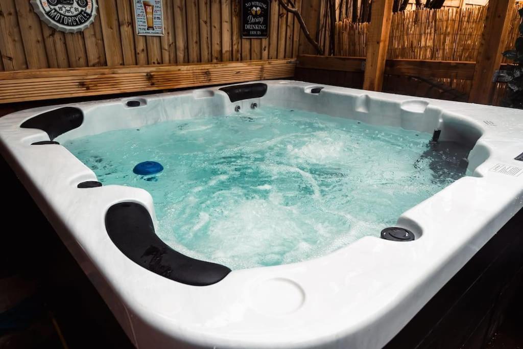 Elegant 2 Bed With Hot Tub And A Host Of Amenities Holiday home