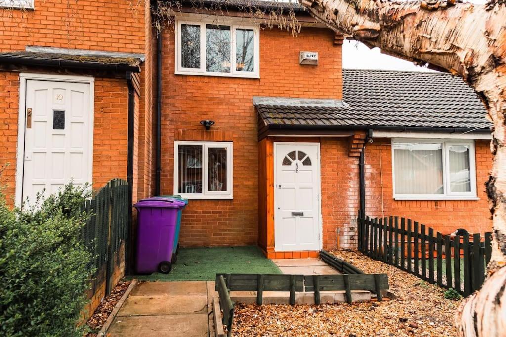 Holiday home Elegant 2 Bed With Hot Tub And A Host Of Amenities Liverpool