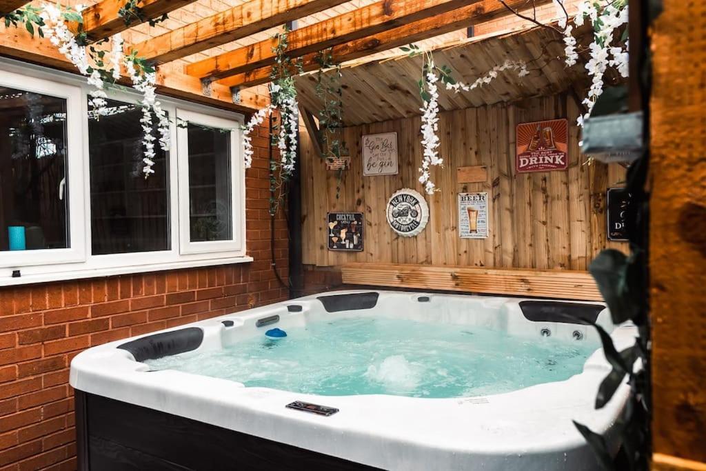Elegant 2 Bed With Hot Tub And A Host Of Amenities *