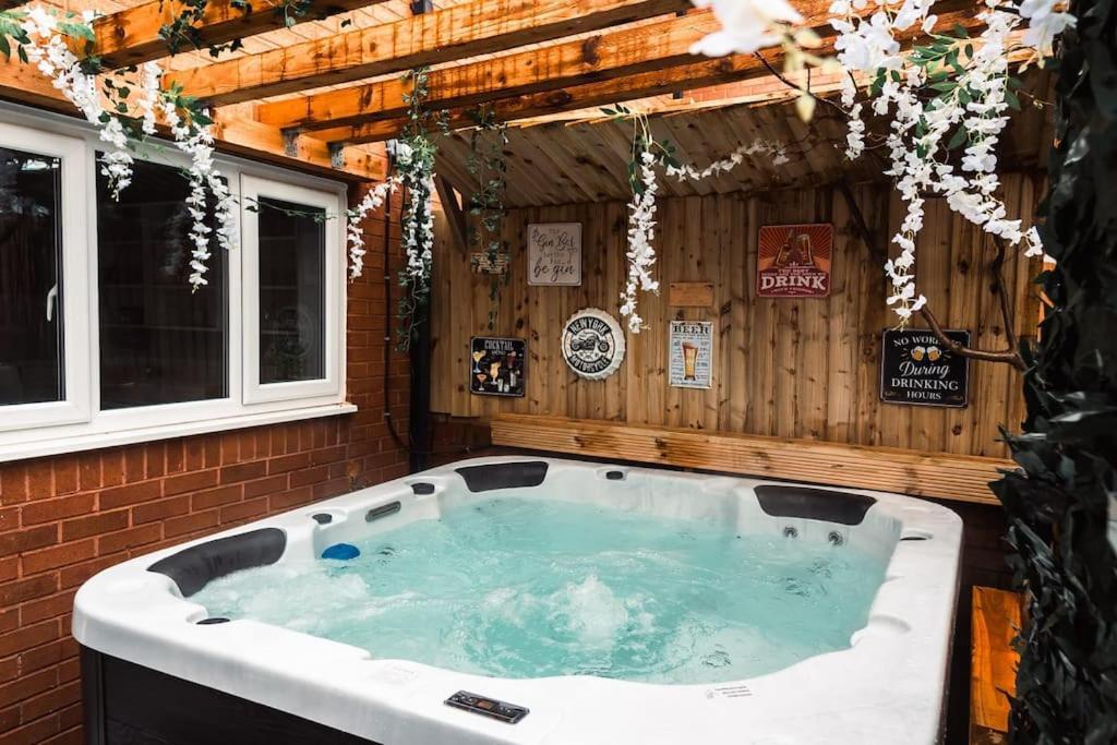 Elegant 2 Bed With Hot Tub And A Host Of Amenities *