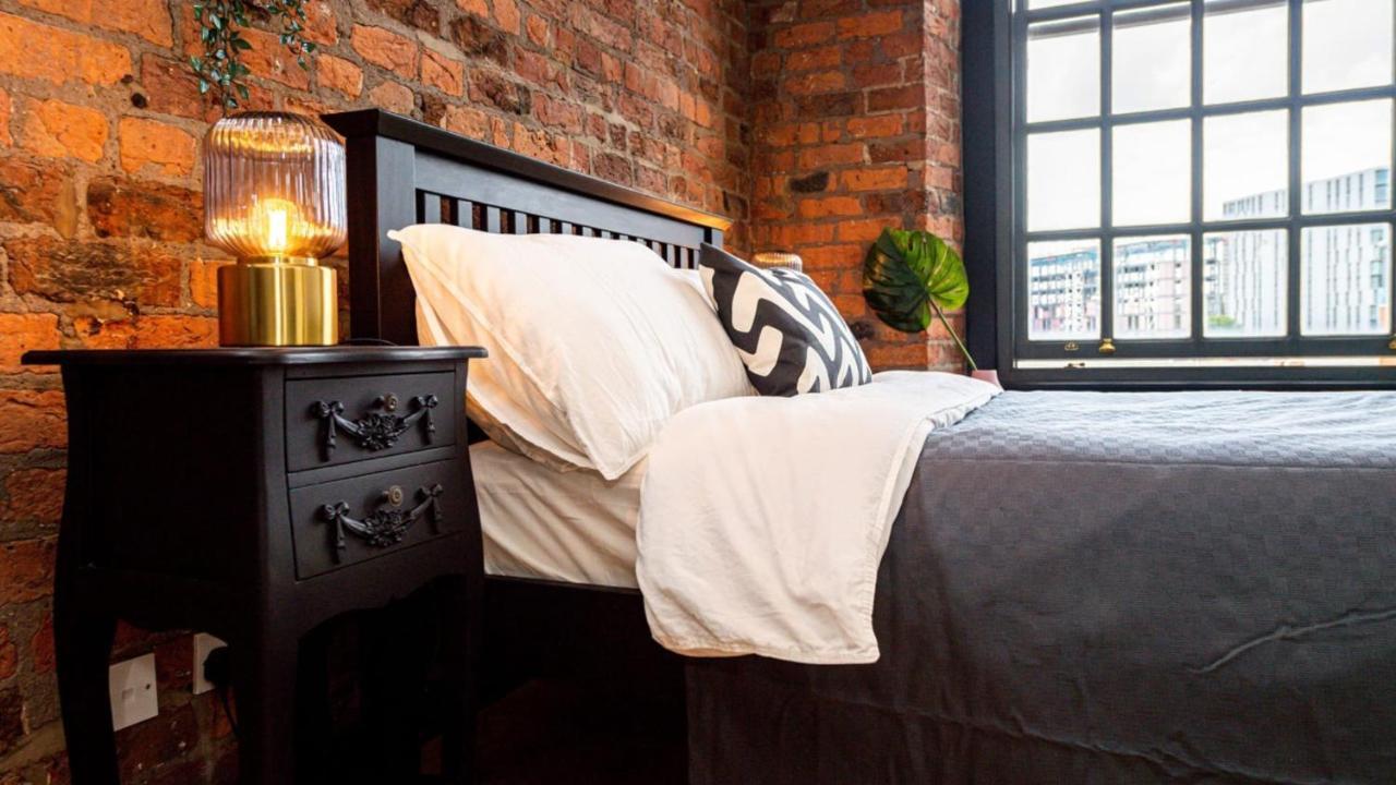 Host - Beautiful Converted Warehouse In Central Apartment
