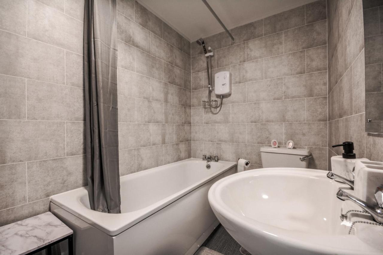 2-bedroom Close To Center With Free Parking By Neofinixdotcom Apartment Liverpool