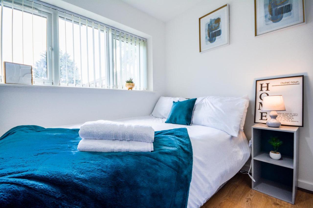Apartment 2-bedroom Close To Center With Free Parking By Neofinixdotcom