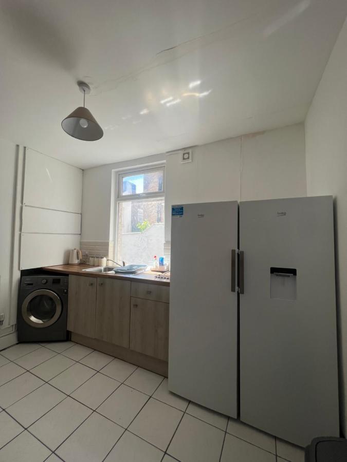 Holiday home Large 3 Bed - 10 Mins To Centre *