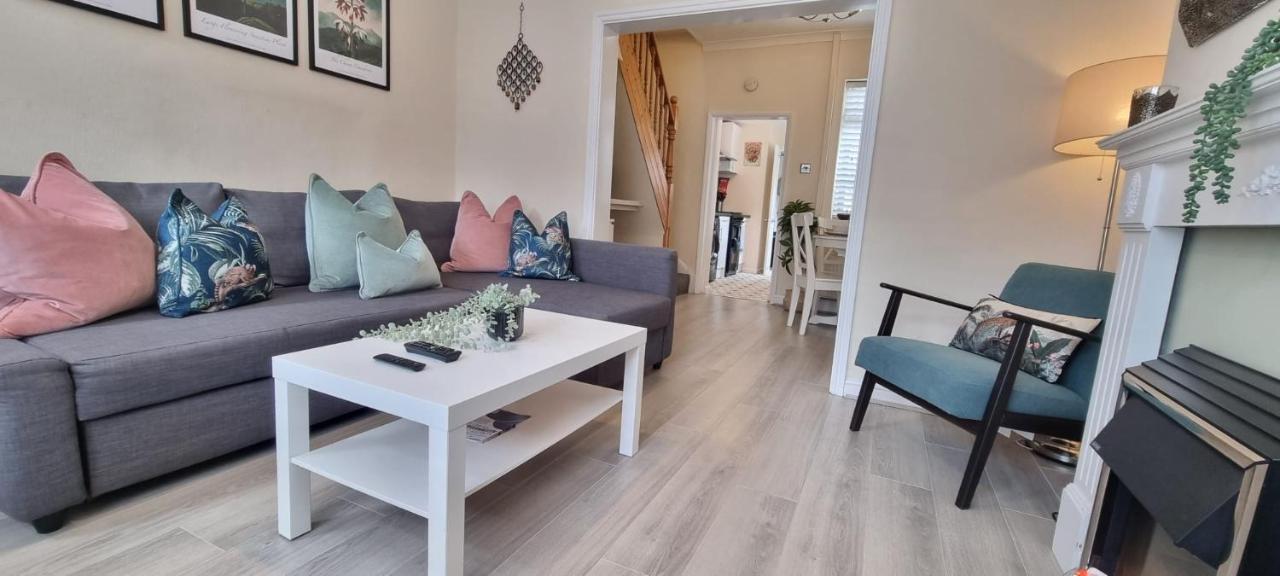 Toffees Townhouse A 2 Bed House In 1 Mins Walk To Goodison Park