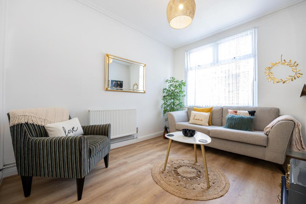 Earp House - Air Host & - Sleeps 7 Holiday home Liverpool