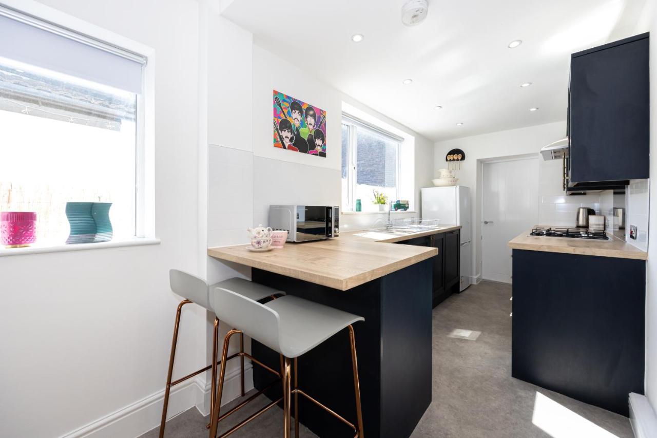 Earp House - Air Host & - Sleeps 7 *