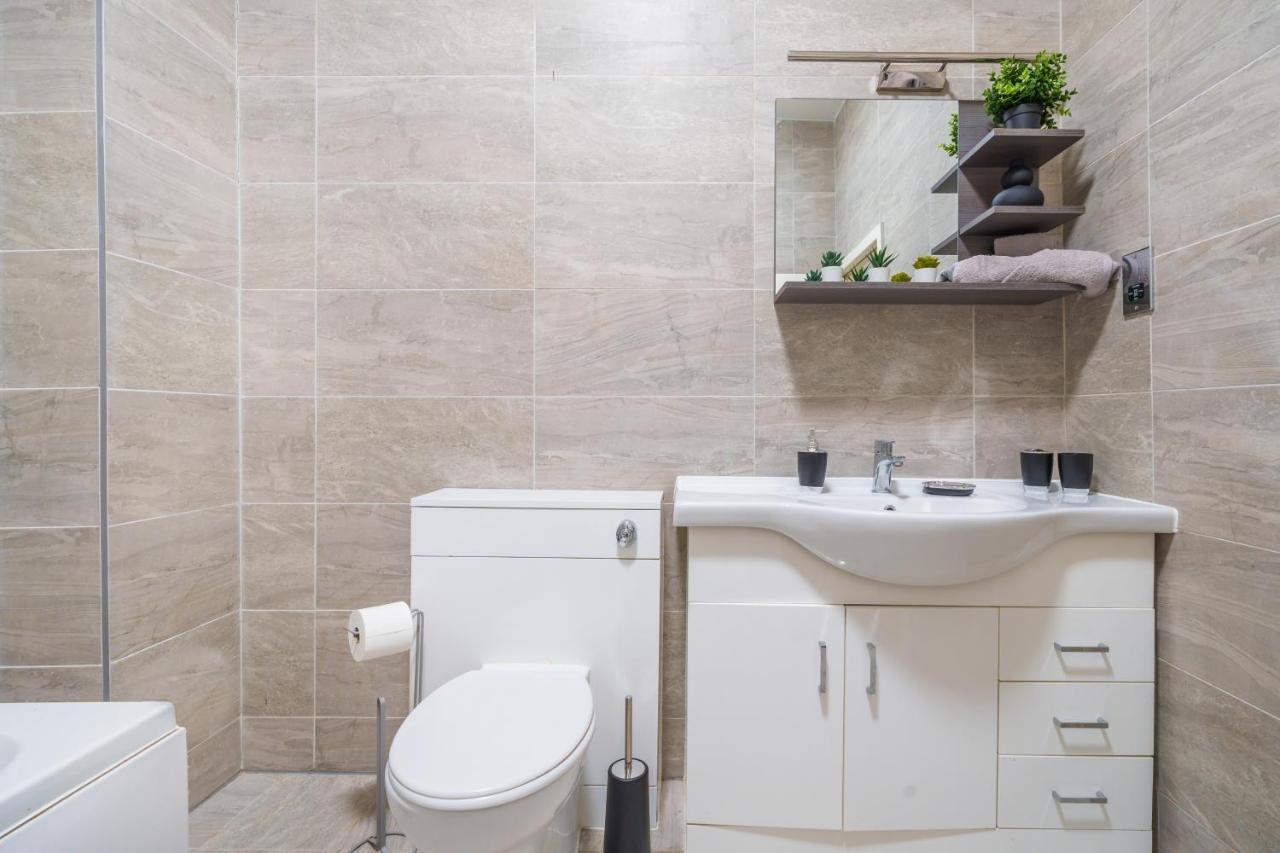 Centre 2 Bedroom - Ideal For Guest Types Apartment *