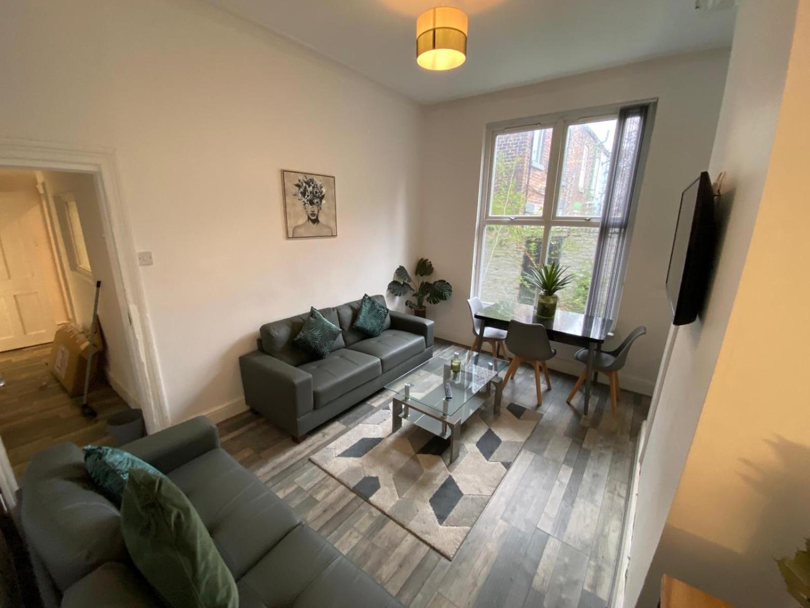 Apartment Huge 7 Bed For Groups Liverpool