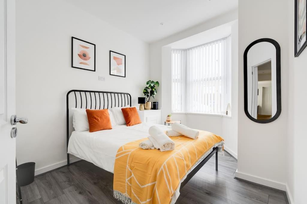 Perfect Modern 4 Bedroom In Liverpool