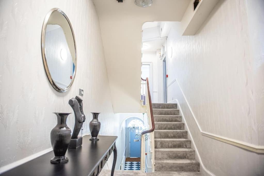 Rodney St Georgian Townhouse Apartmemt