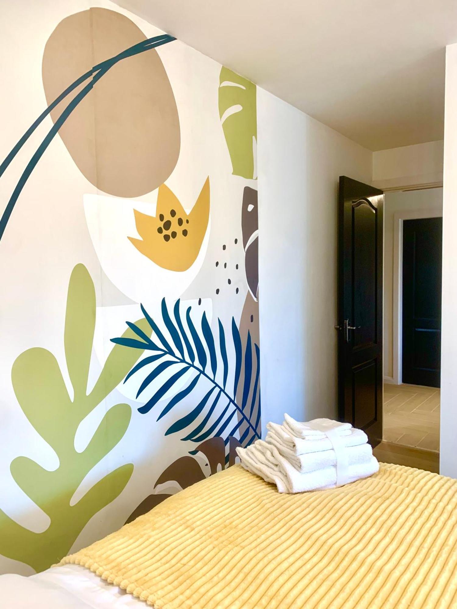 Apartment Large Stylish 3 Bedroom Centre Free Secure Parking