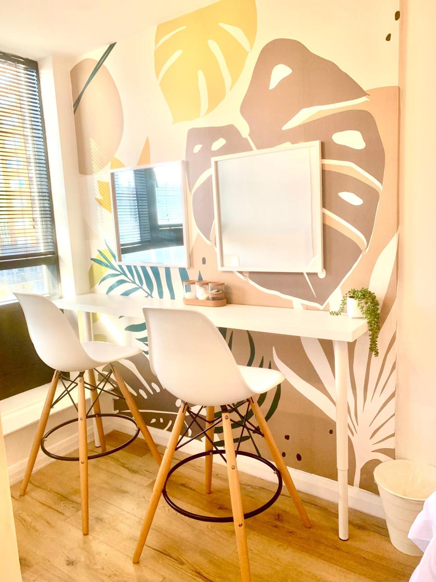 Large Stylish 3 Bedroom Centre Free Secure Parking Apartment Liverpool