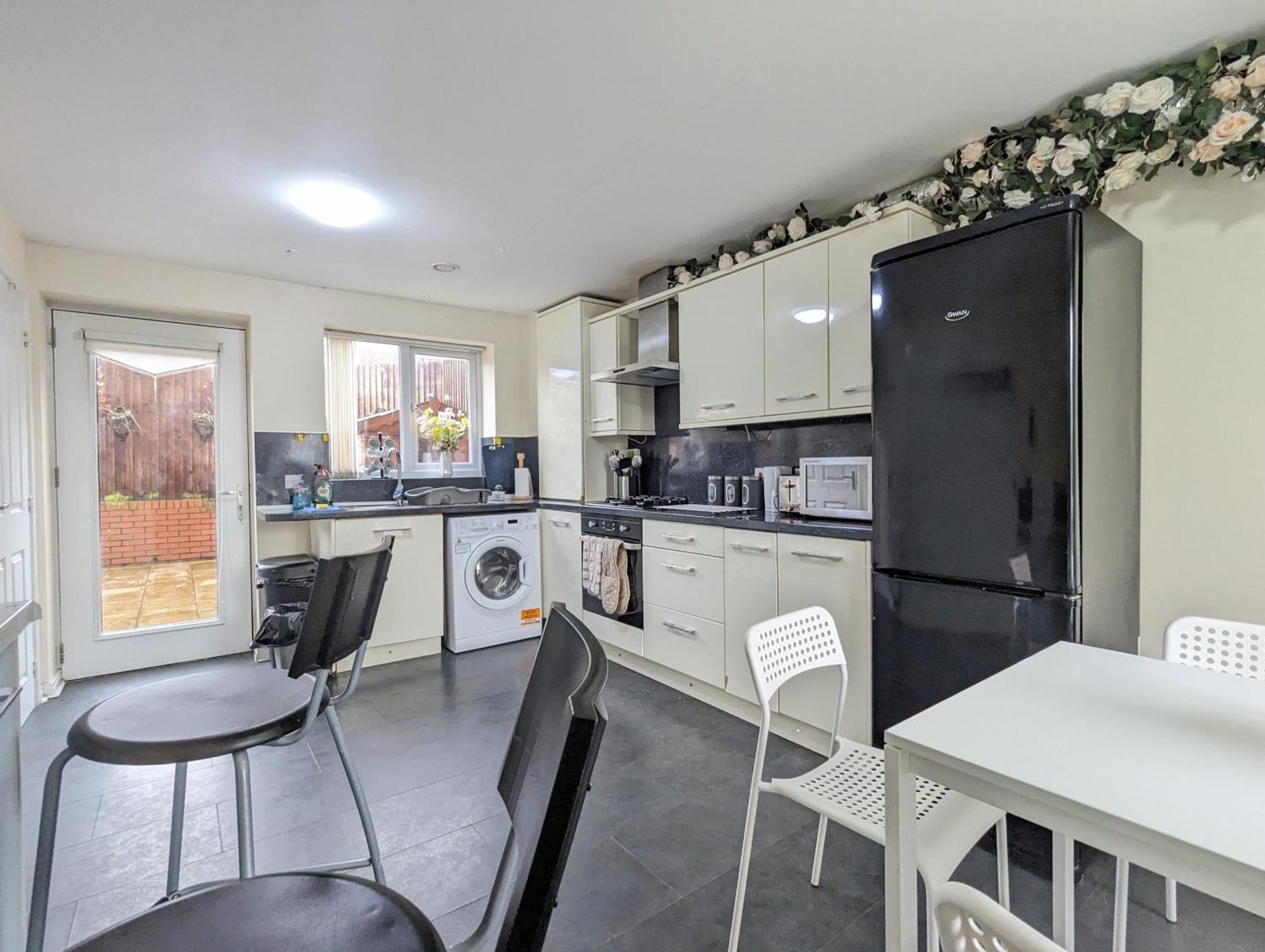 Guest Near Centre Anfield Free Parking *