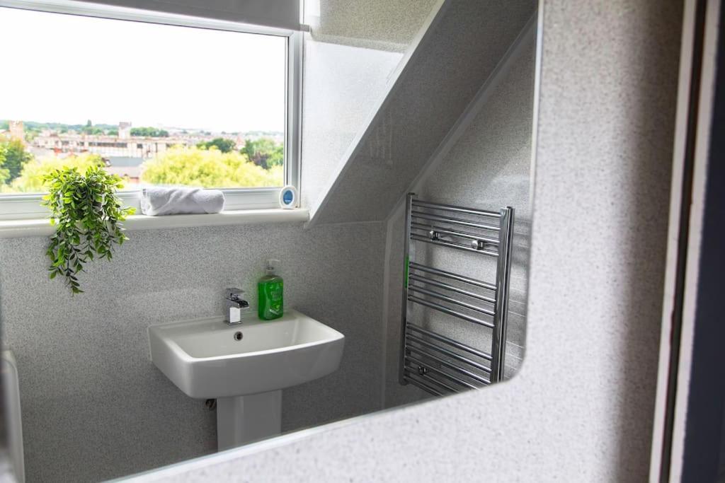Bootle, Trendy 1bed Ft * Liverpool