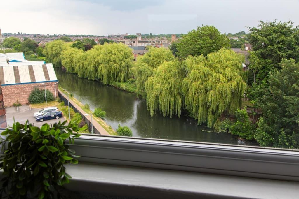 Bootle, Trendy 1bed Ft Apartment *