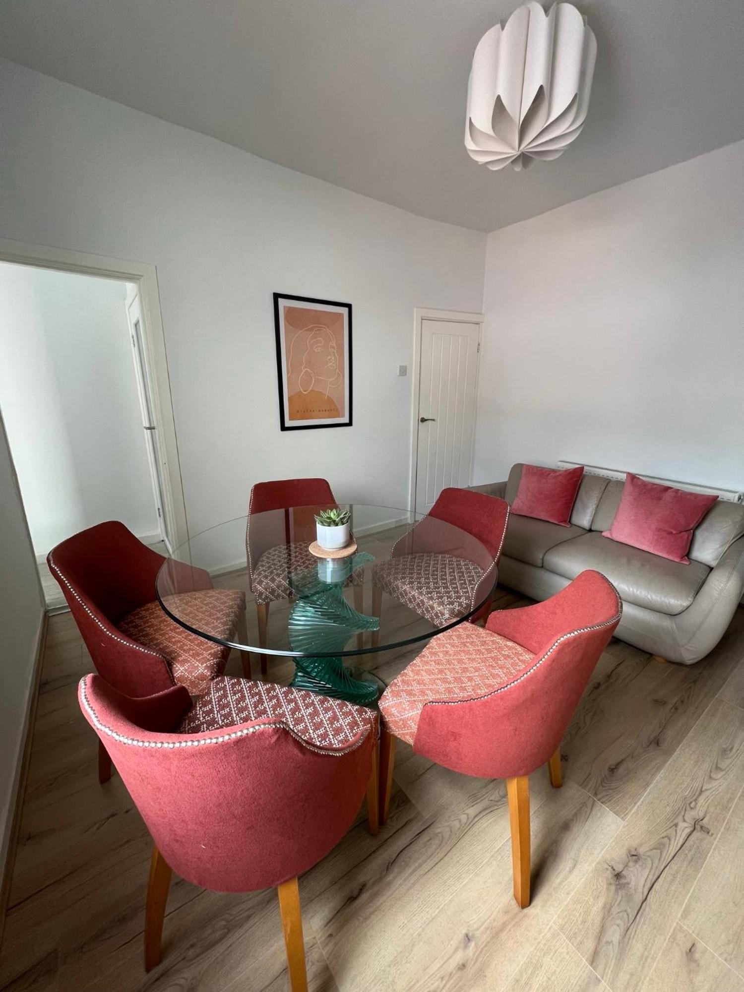 2025 Award Winner Peach House - 4 Bedrooms Holiday home