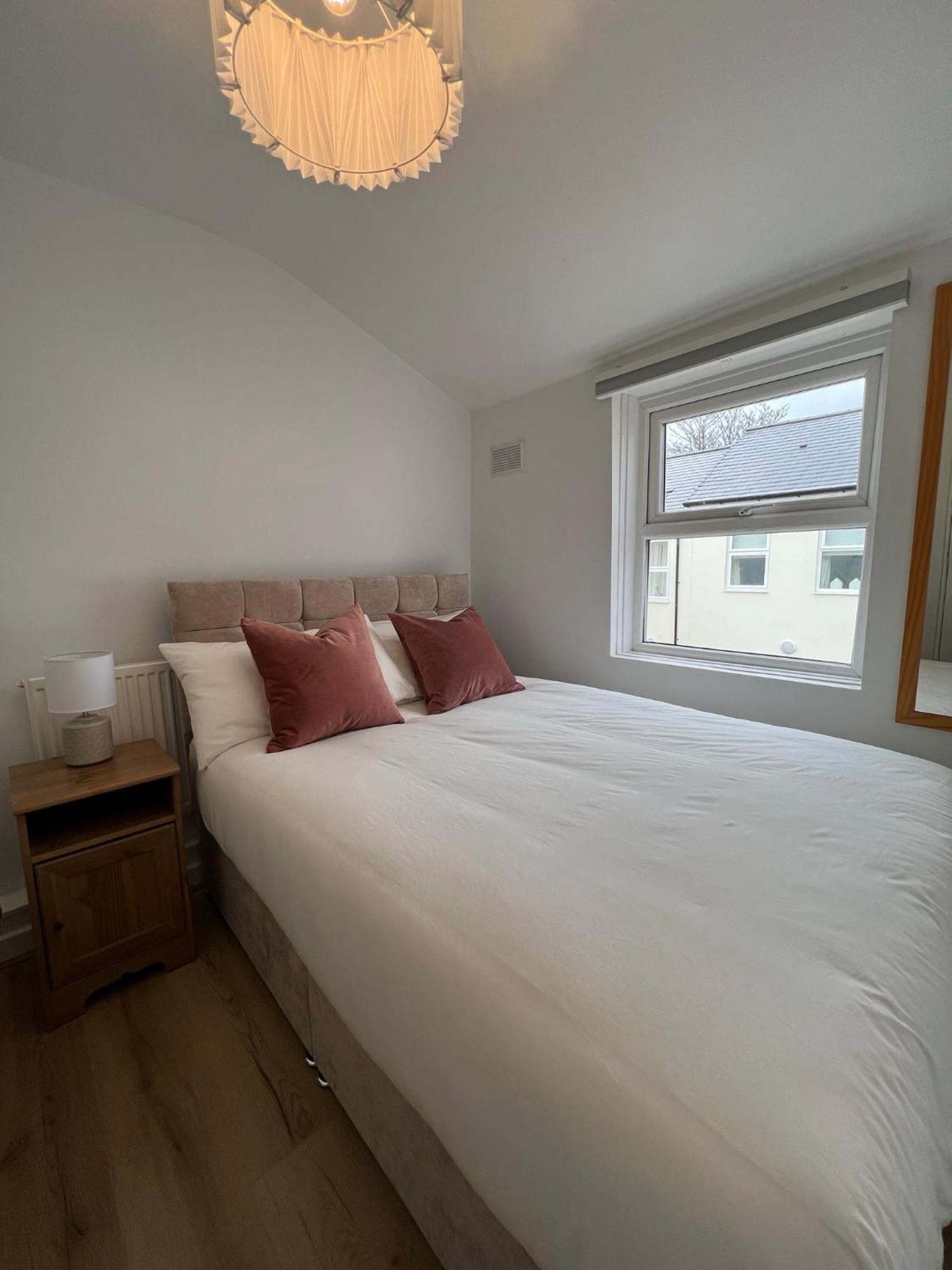 2025 Award Winner Peach House - 4 Bedrooms *