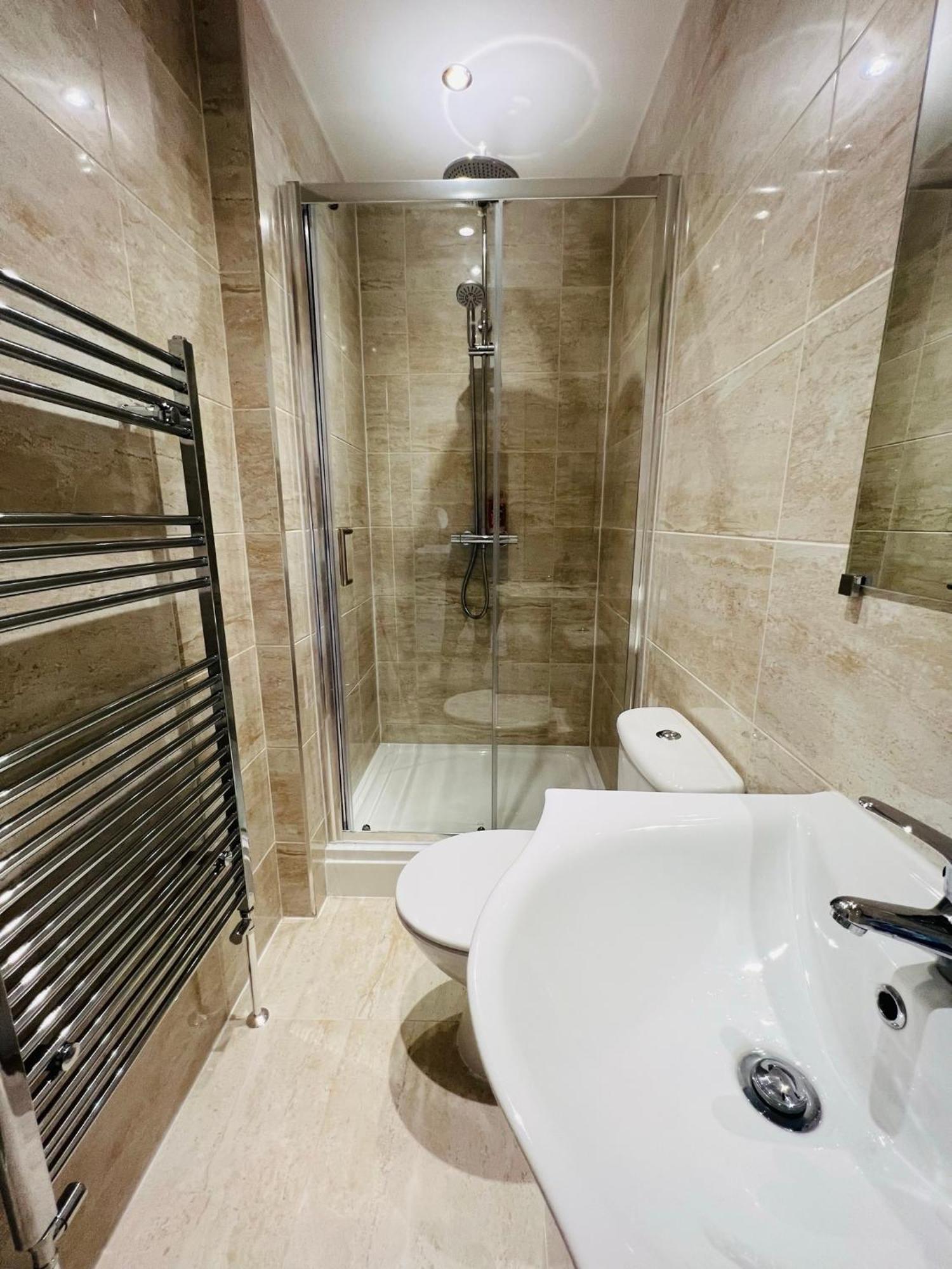2025 Award Winner Peach House - 4 Bedrooms Holiday home