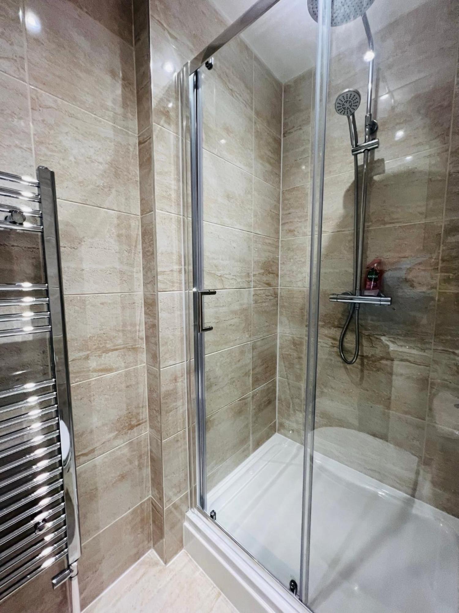 2025 Award Winner Peach House - 4 Bedrooms Holiday home