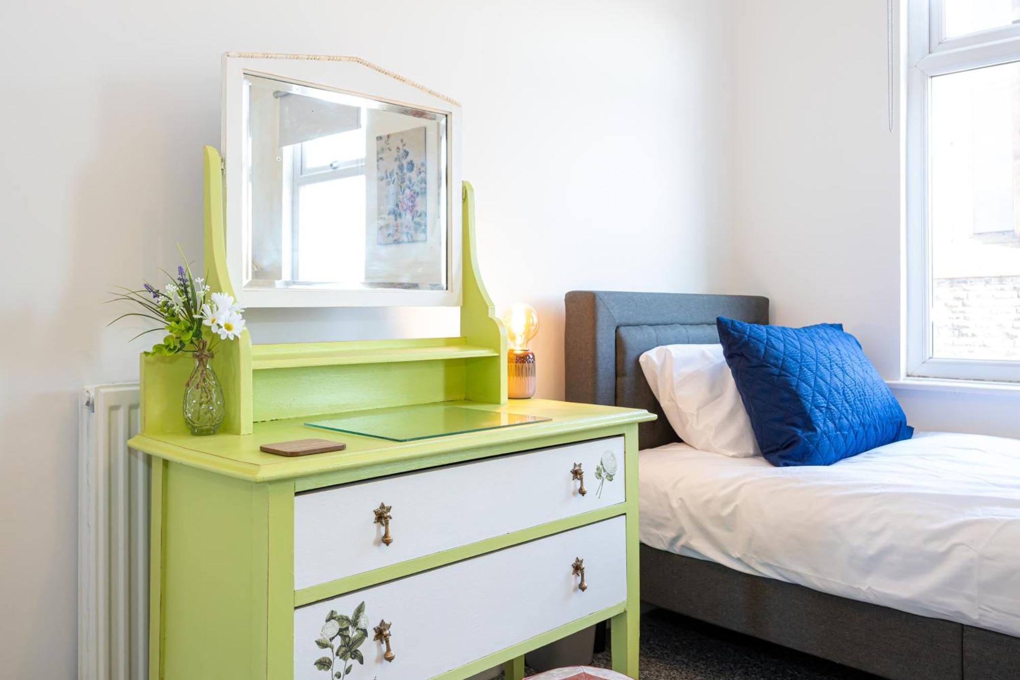 Earp House - Air Host & - Sleeps 7 * Liverpool