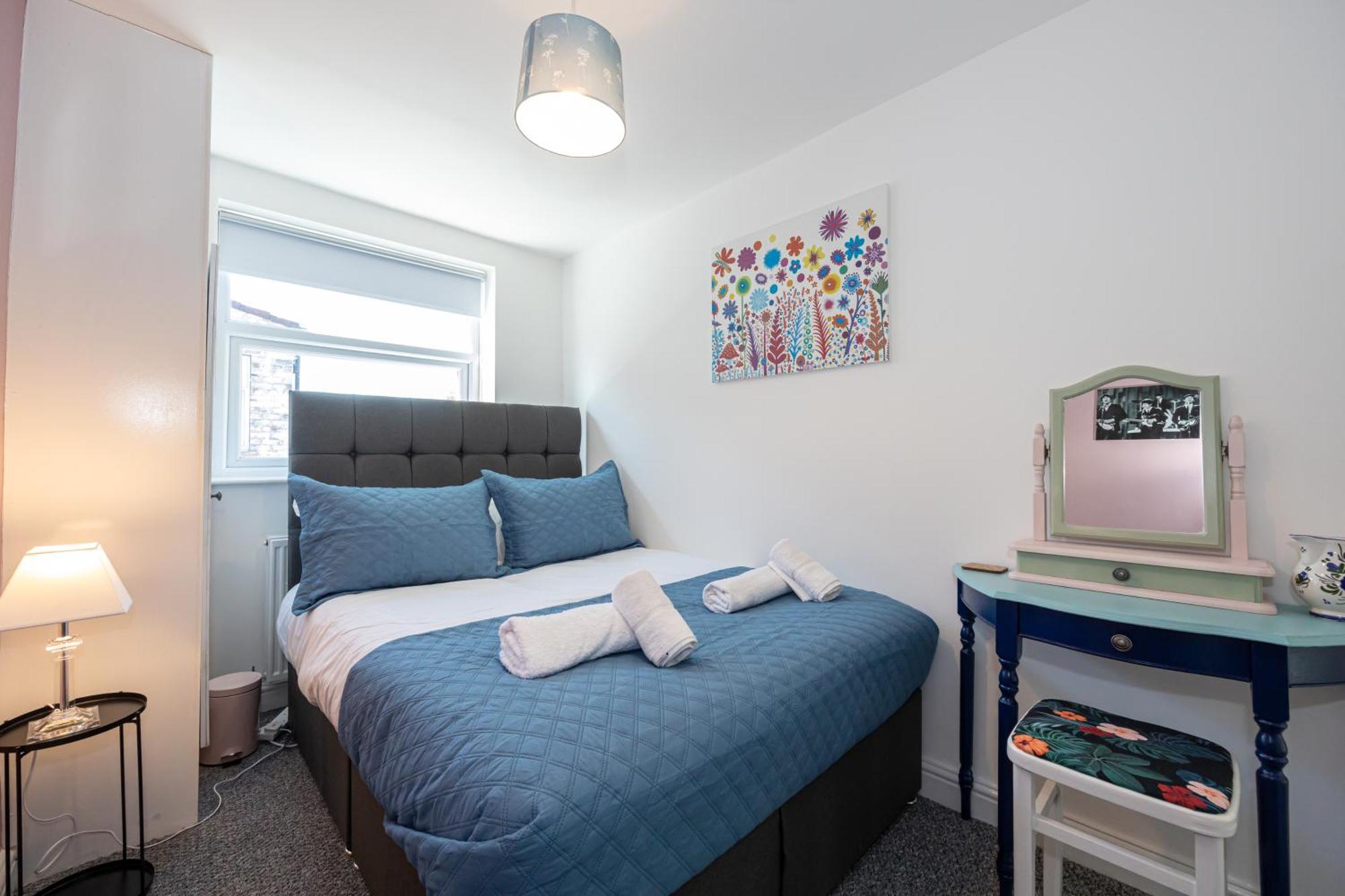 Earp House - Air Host & - Sleeps 7 Holiday home Liverpool