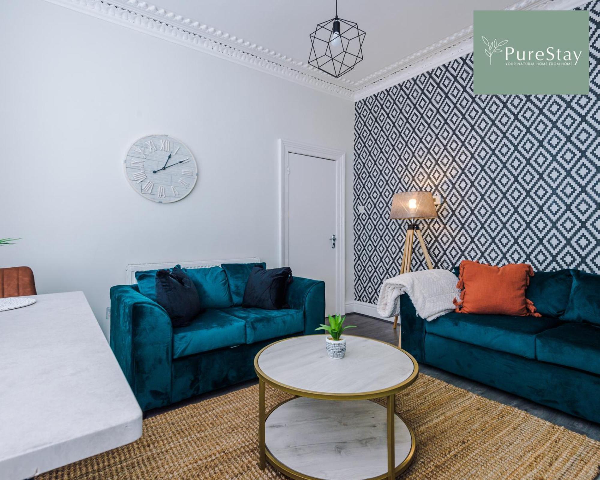 Purestay Family Home: Four-bedroom Haven In Holiday home
