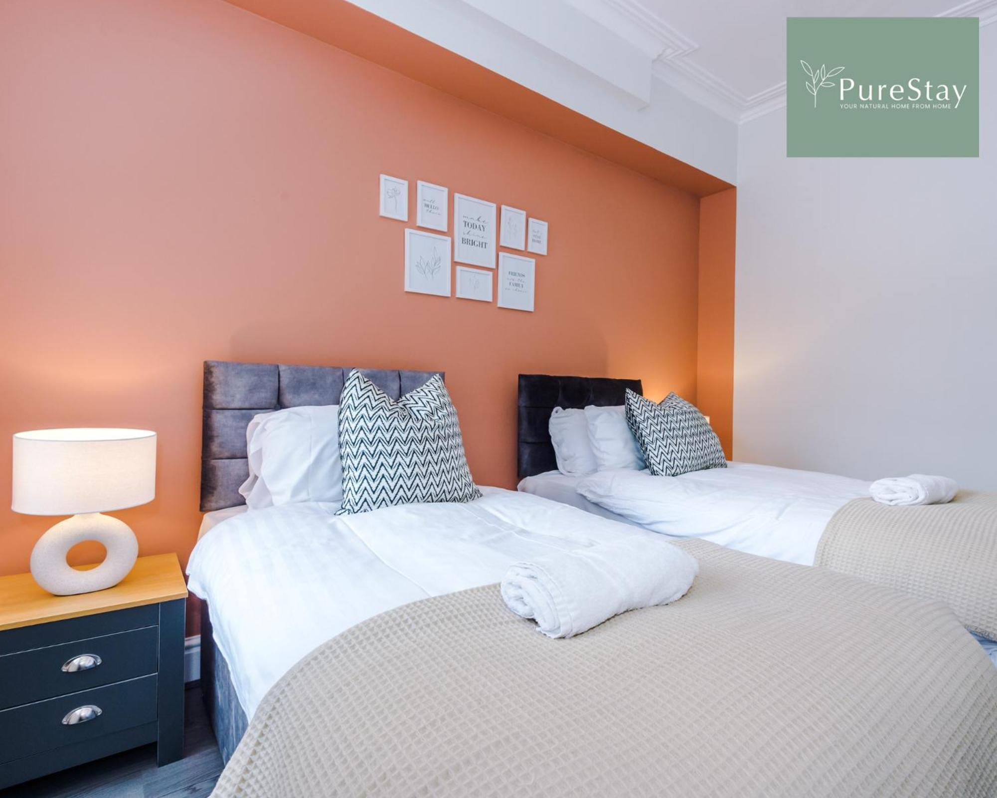 Holiday home Purestay Family Home: Four-bedroom Haven In *