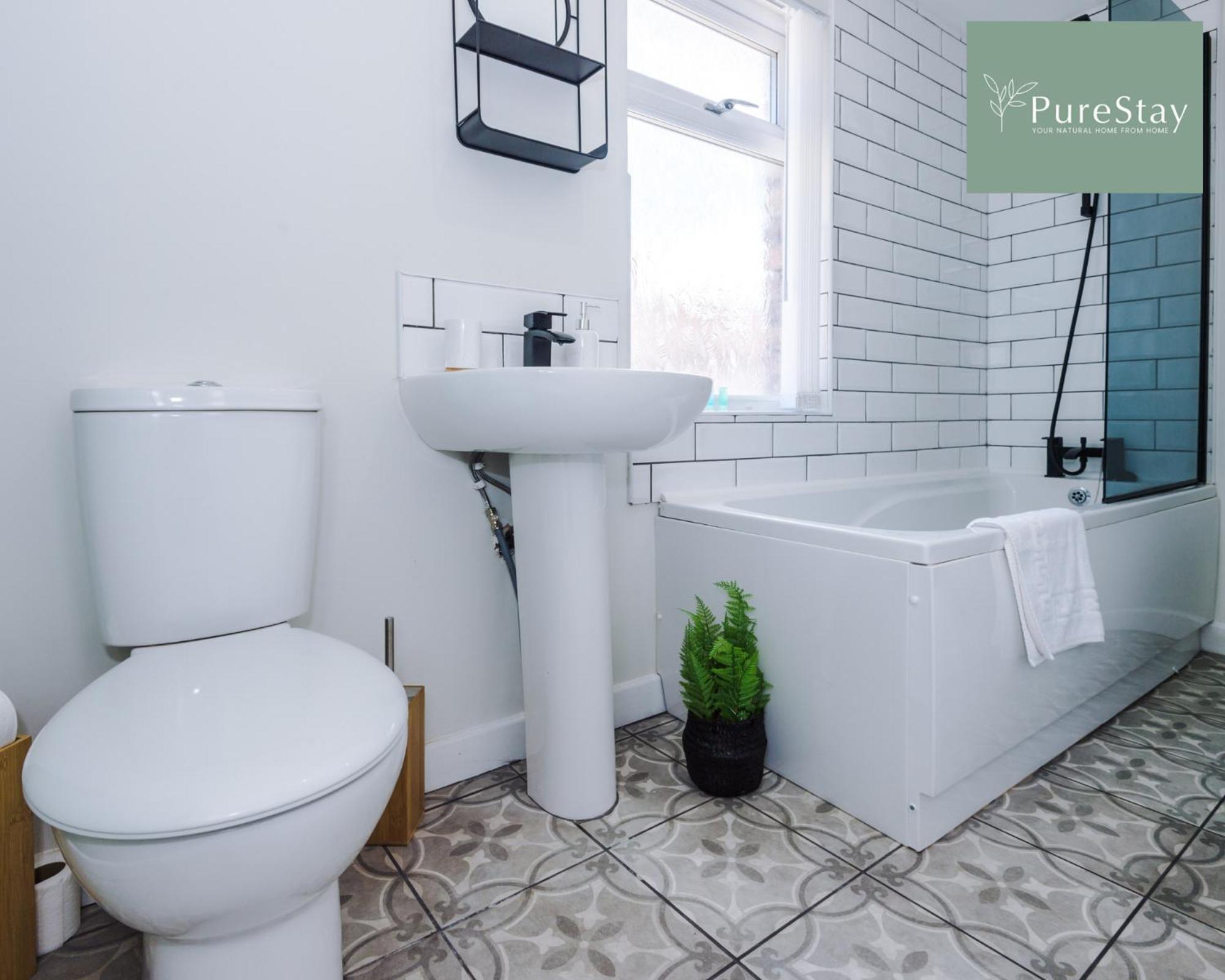 Purestay Family Home: Four-bedroom Haven In Liverpool