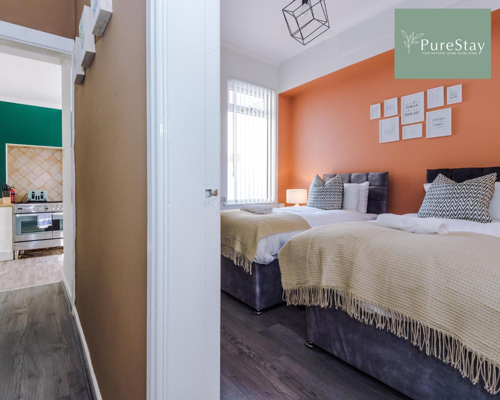 Holiday home Purestay Family Home: Four-bedroom Haven In *