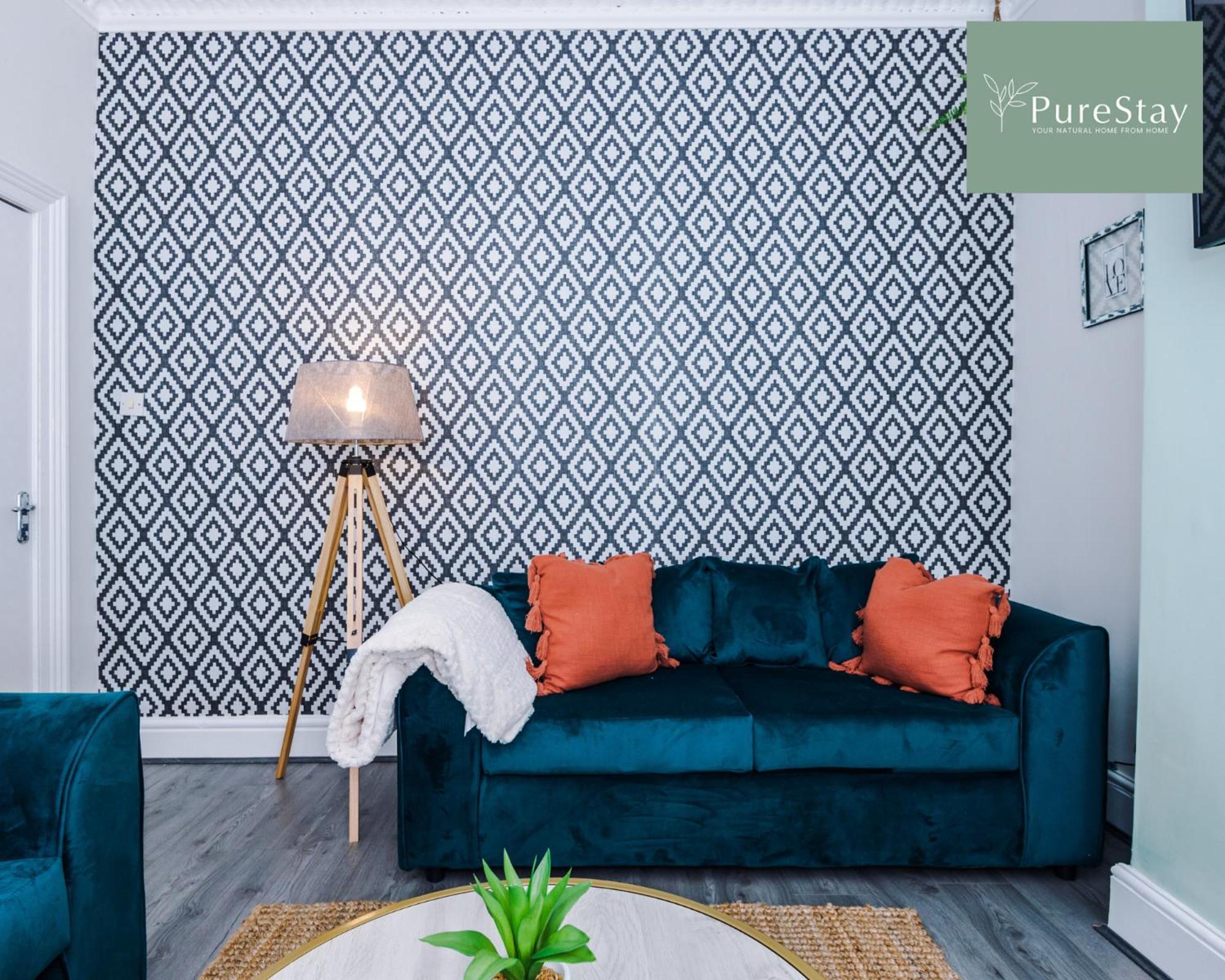 Purestay Family Home: Four-bedroom Haven In