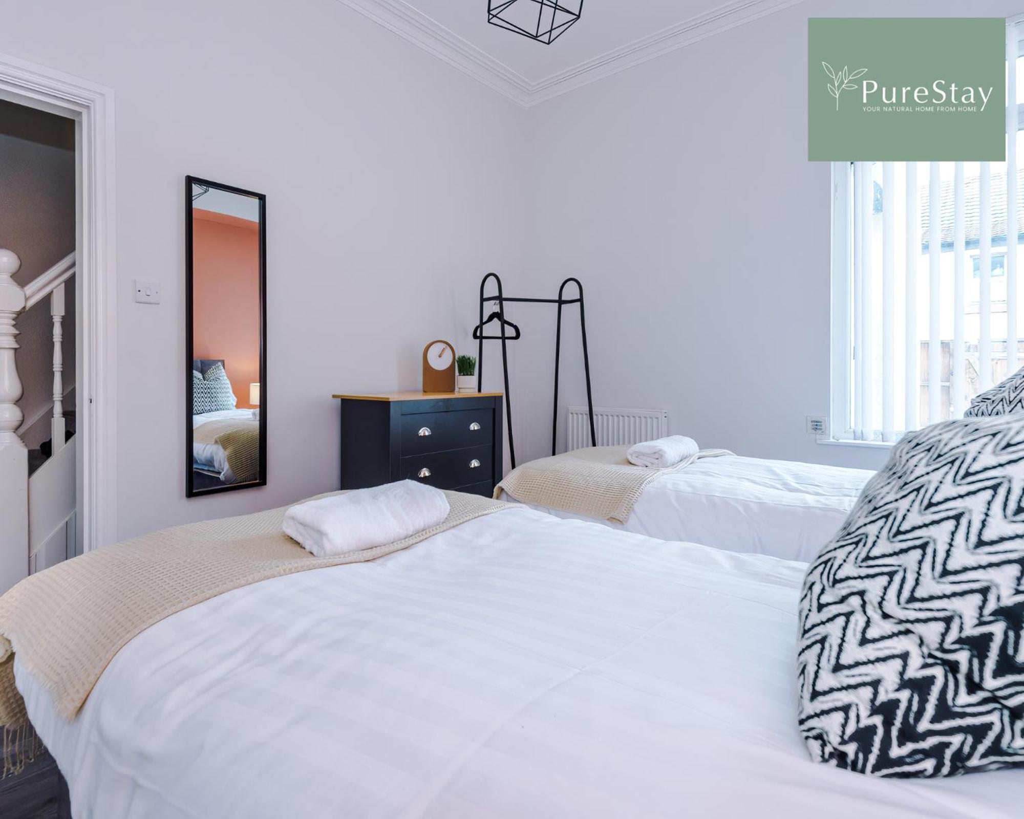 Purestay Family Home: Four-bedroom Haven In * Liverpool