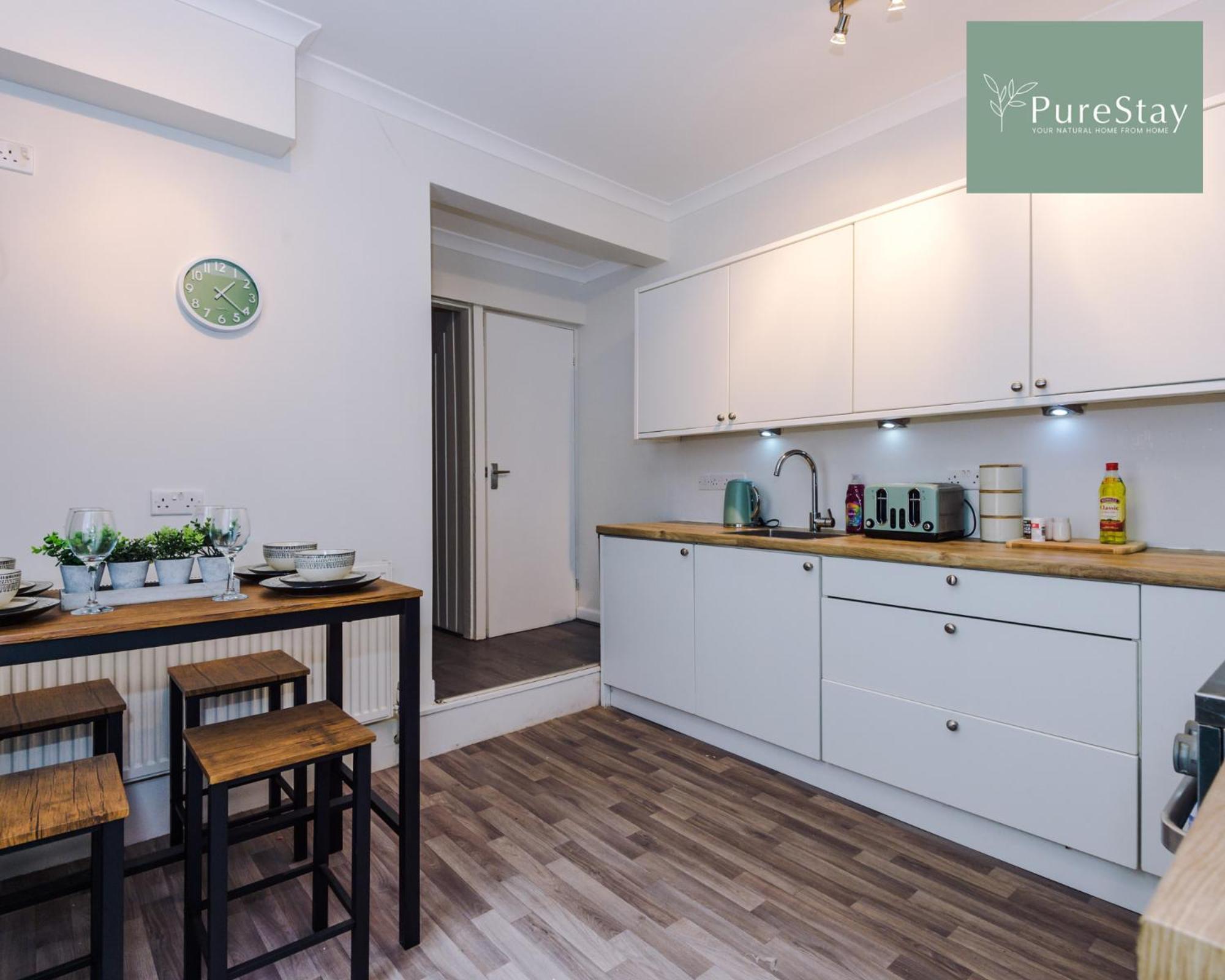 Purestay Family Home: Four-bedroom Haven In Holiday home