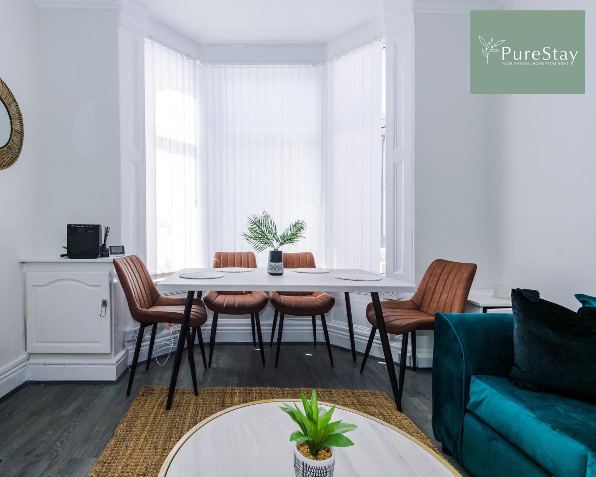 Purestay Family Home: Four-bedroom Haven In