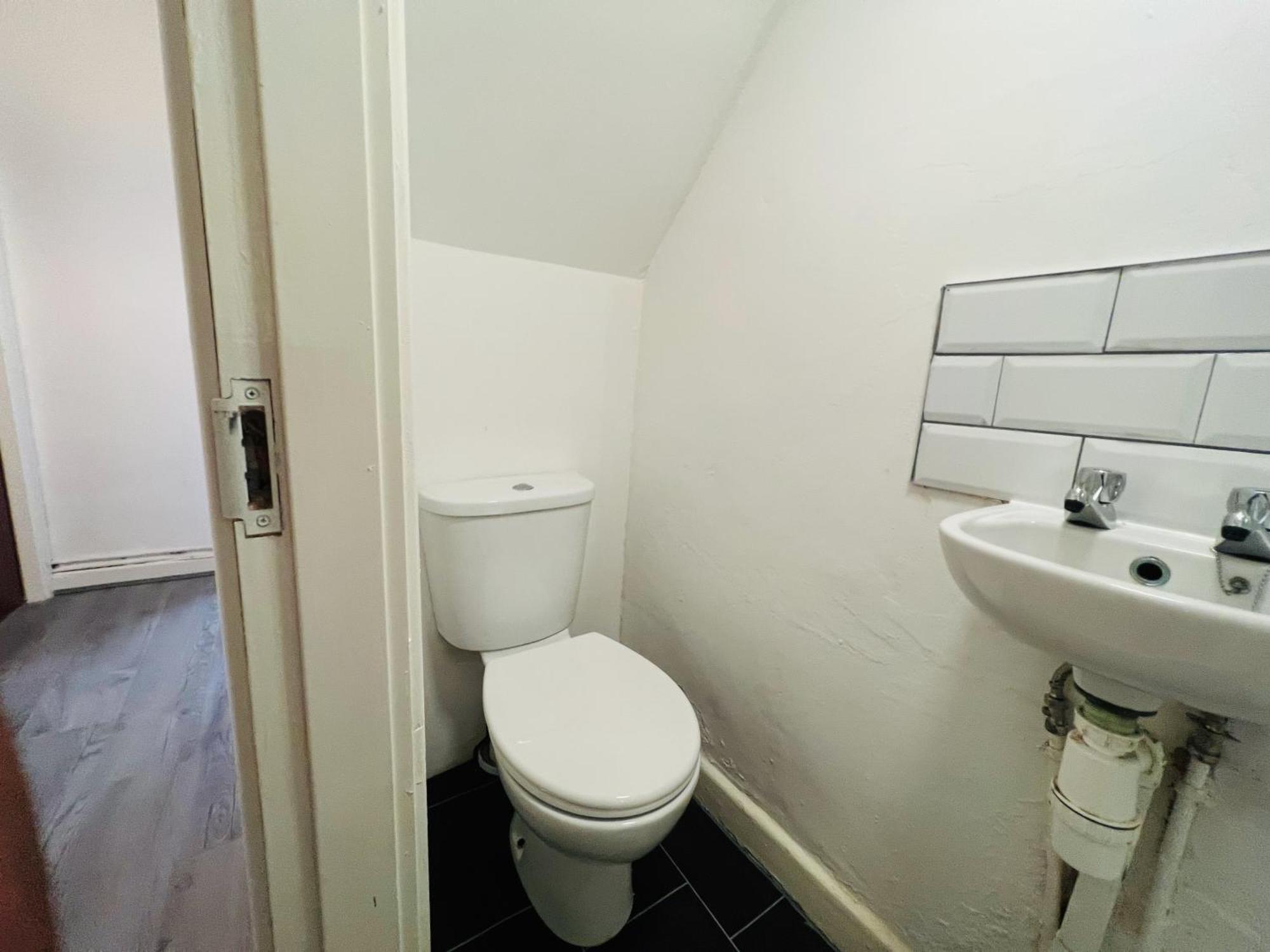 Benedict Place, With Free Parking * Liverpool