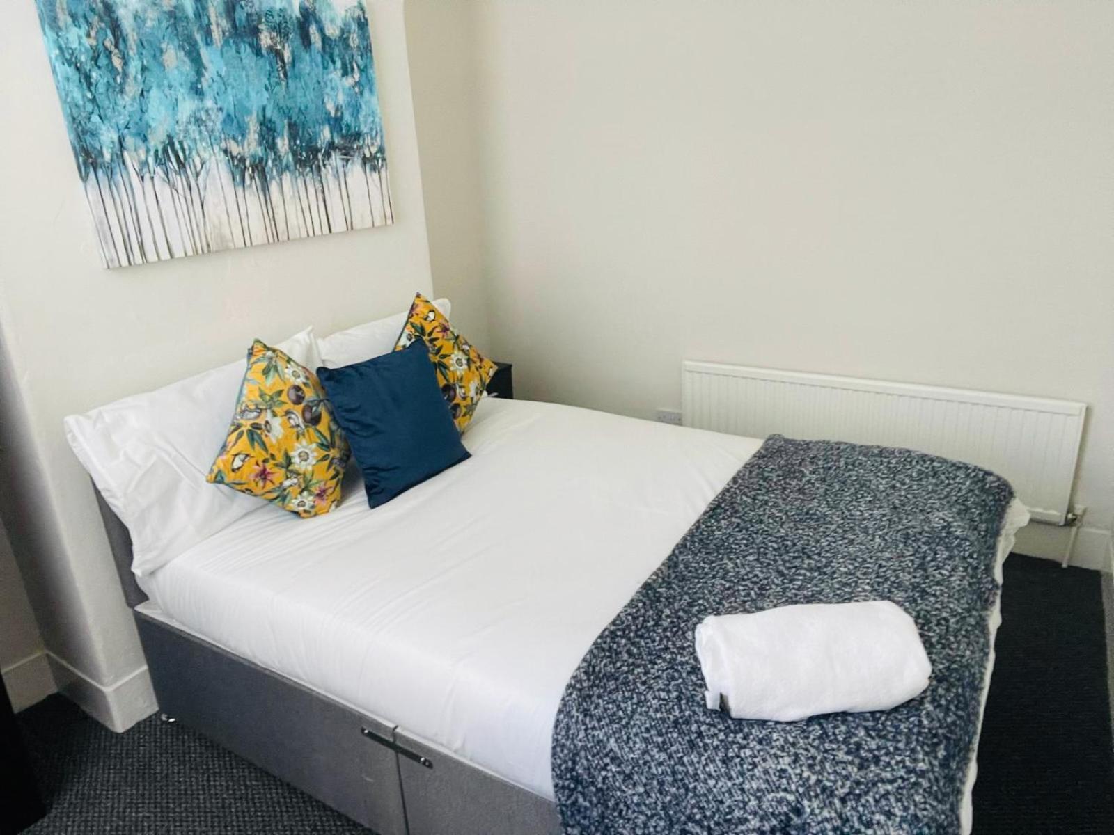 Benedict Place, With Free Parking * Liverpool