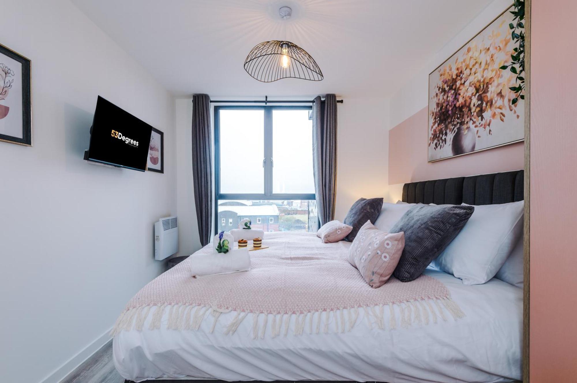 New! Pristine 2-bed Flat On By 53 Degrees Property, Amazing Location, Sleeps 6! Apartment Liverpool