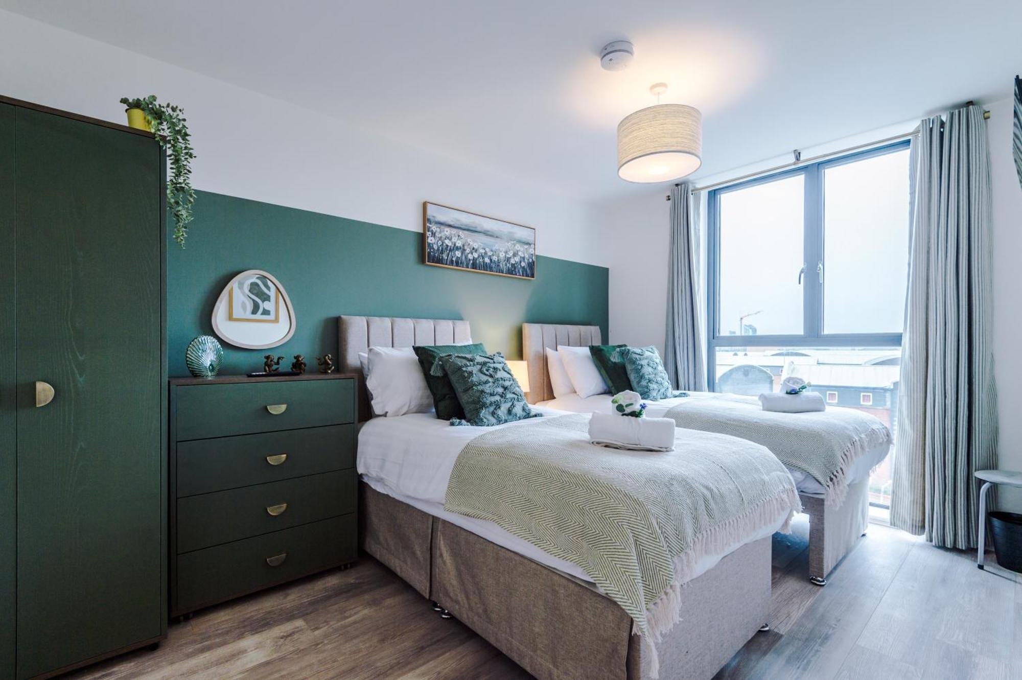 New! Pristine 2-bed Flat On By 53 Degrees Property, Amazing Location, Sleeps 6! Apartment Liverpool