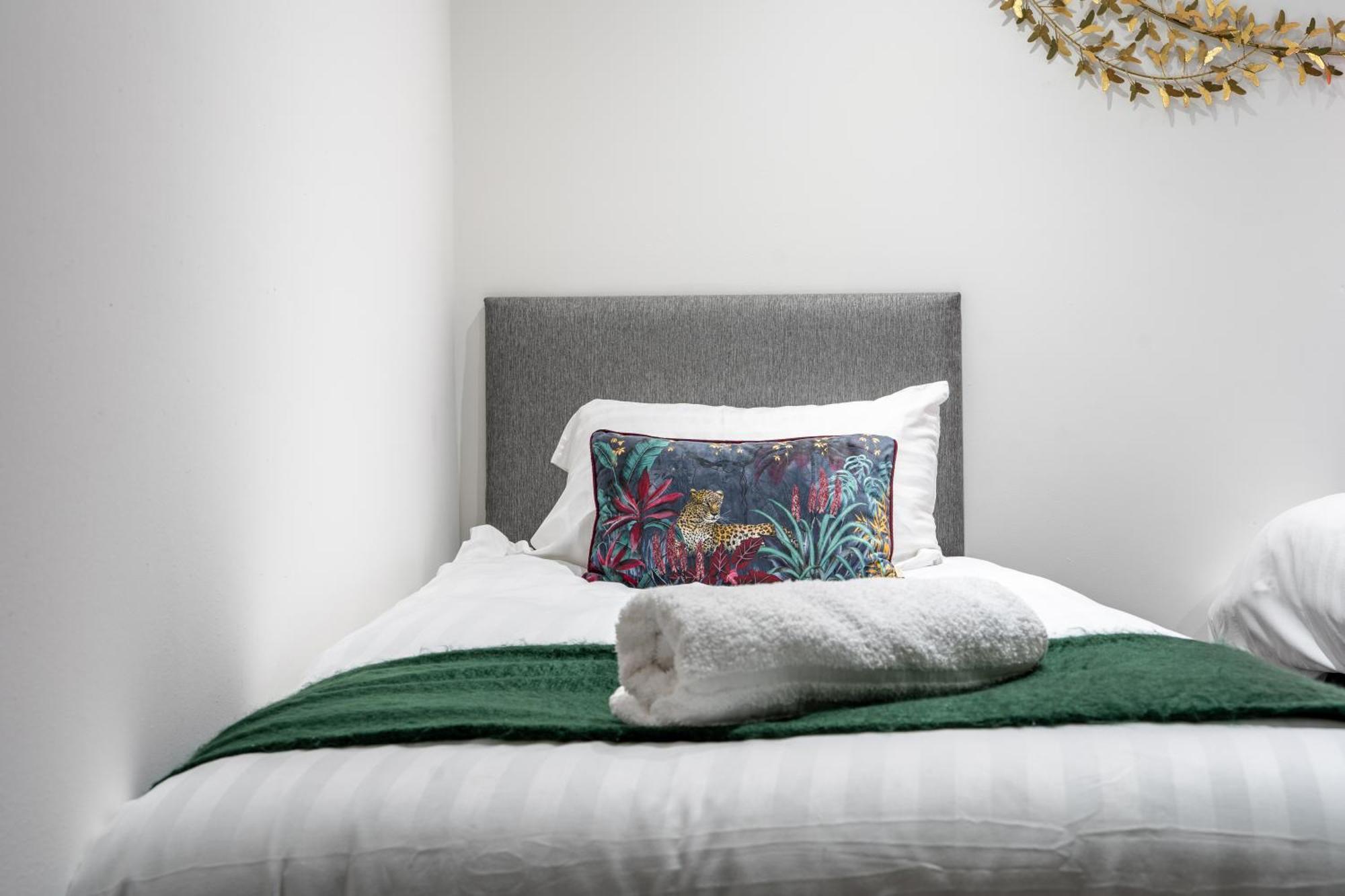 Hackins Hey Stylish Central Duplex - Quiet & Convenient *