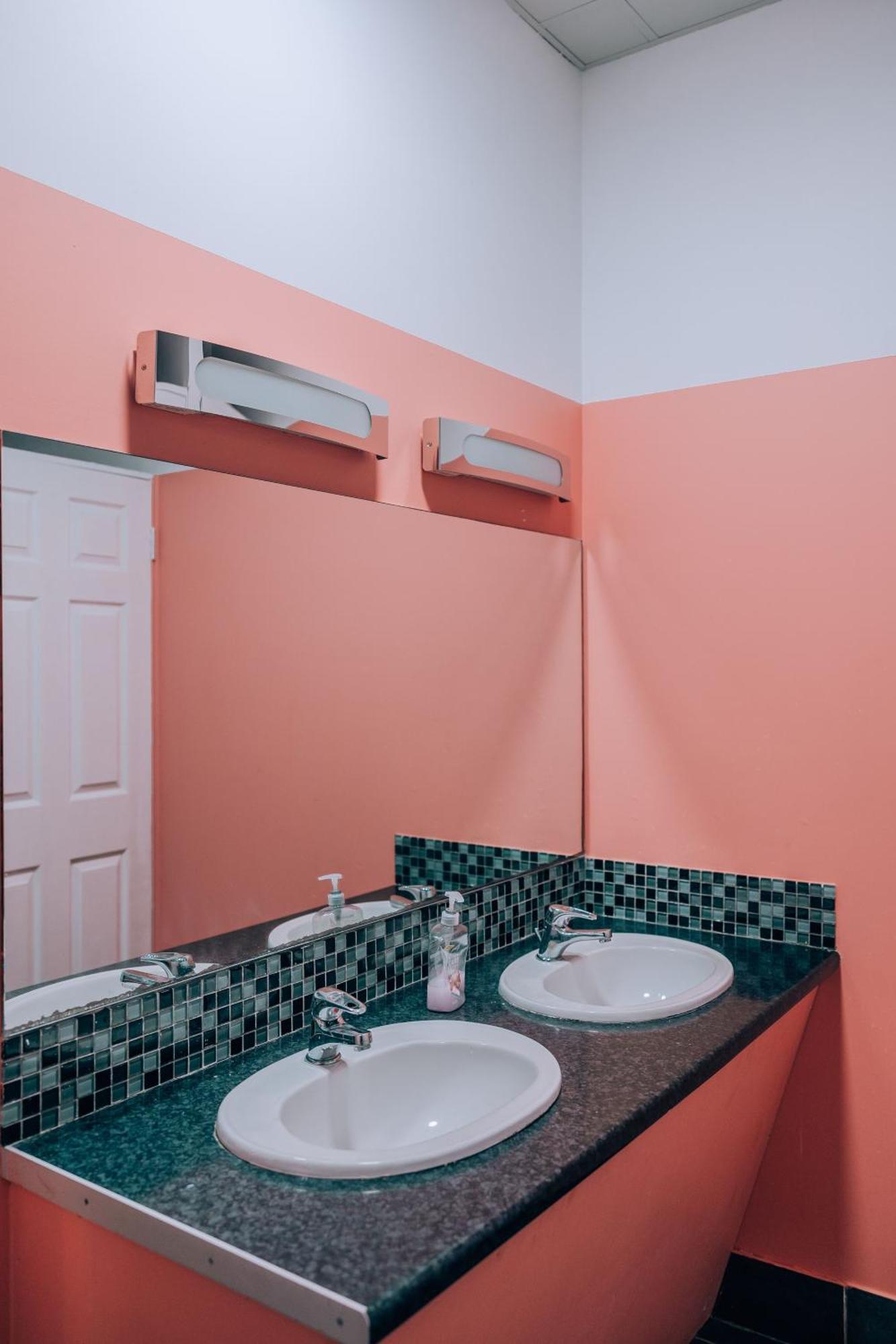 Hostel Malacuna *