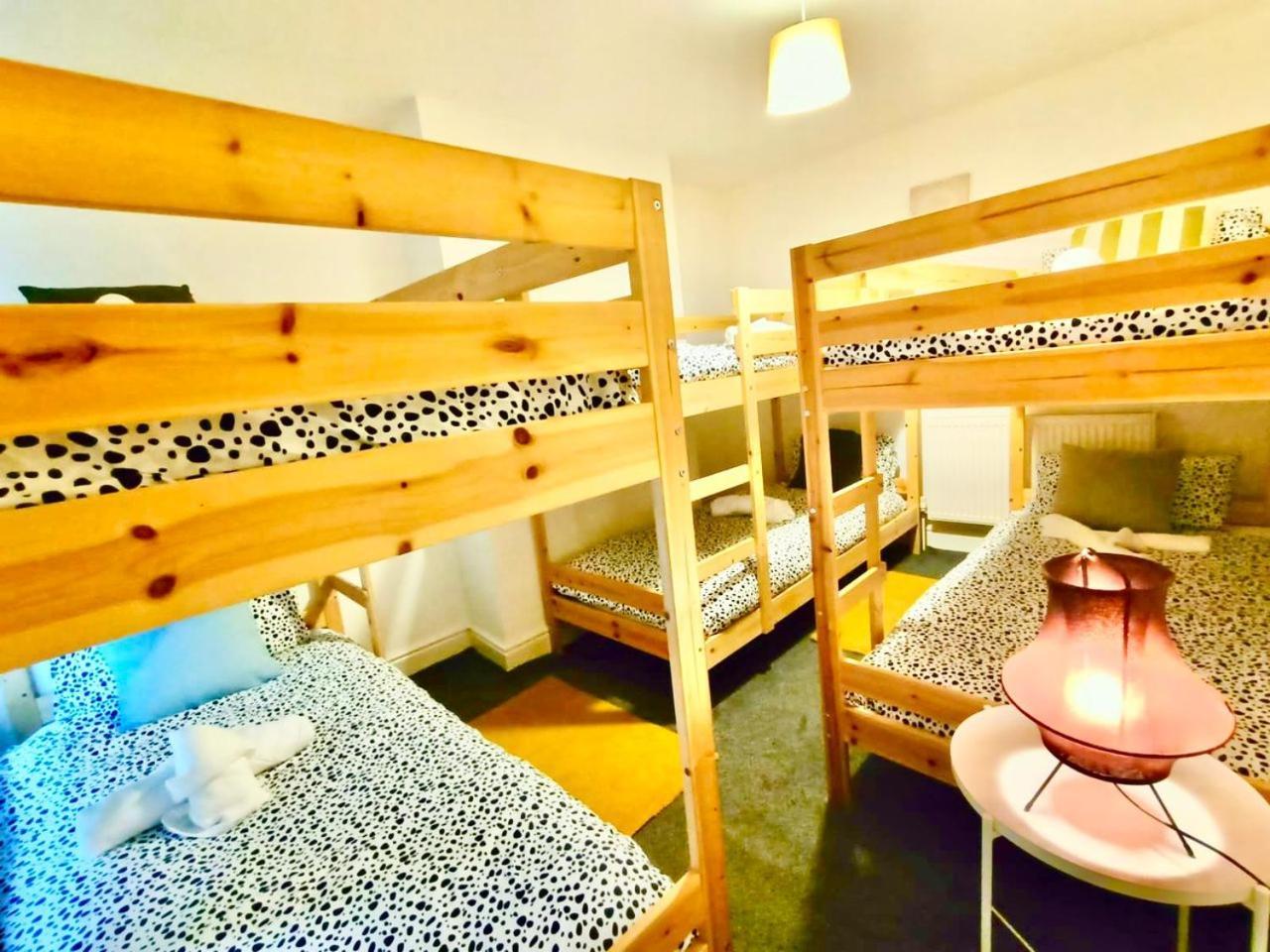 Lovely 4 Bedroom In Anfield - Near Stadium, Centre, Sleeps 18 Holiday home