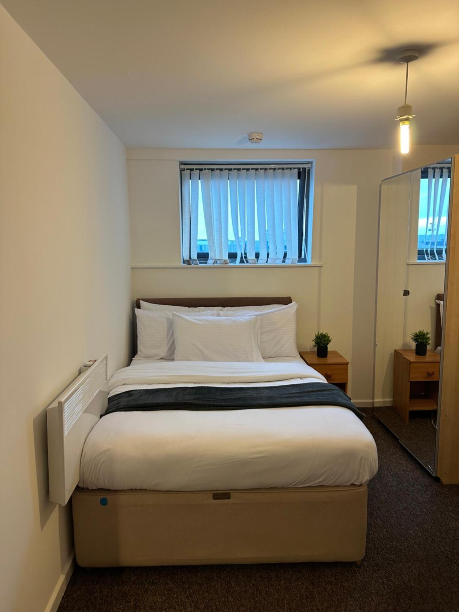 Centre 2 Bed 2 Bath With En-suite Apartment