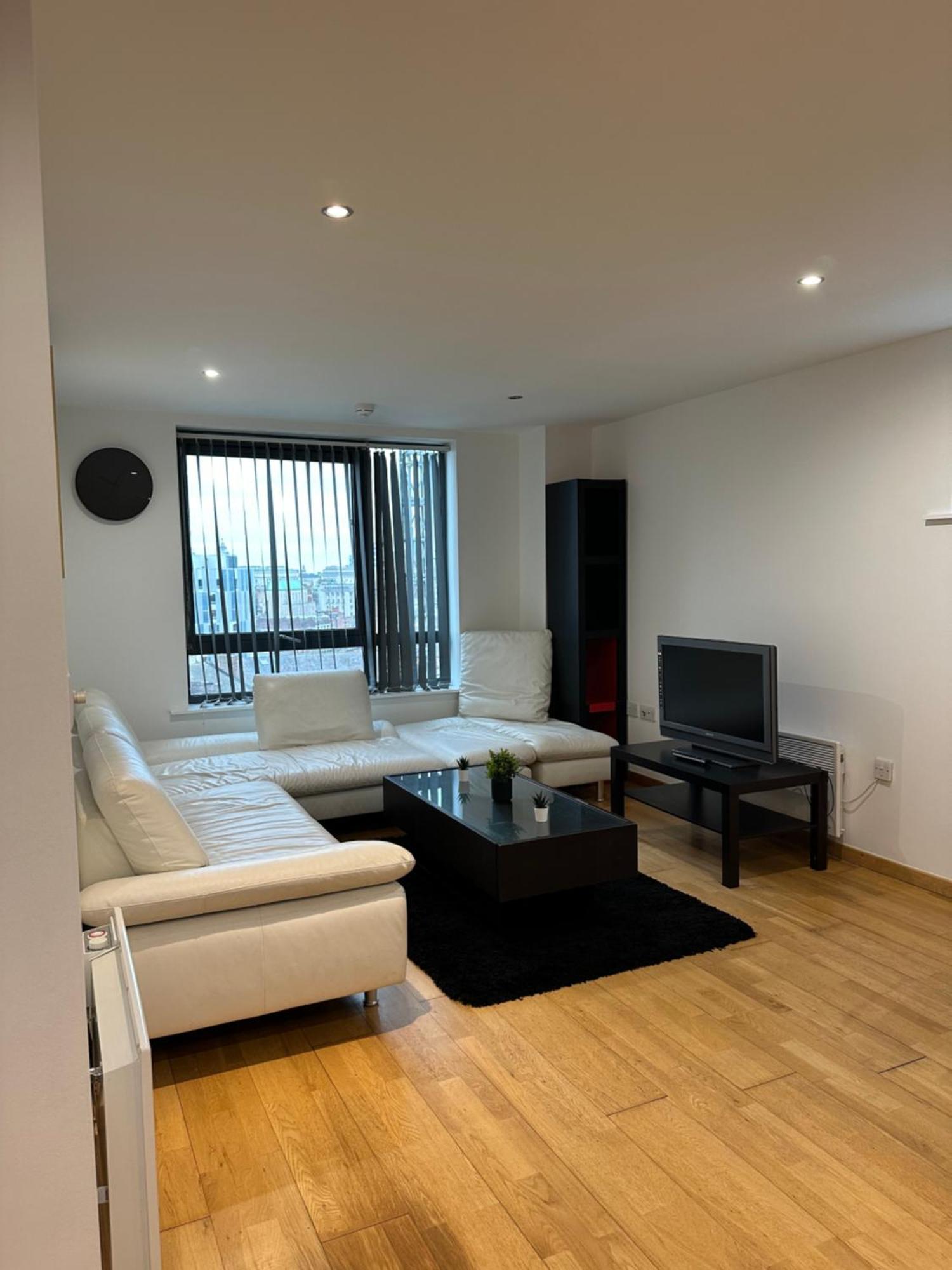 Apartment Centre 2 Bed 2 Bath With En-suite