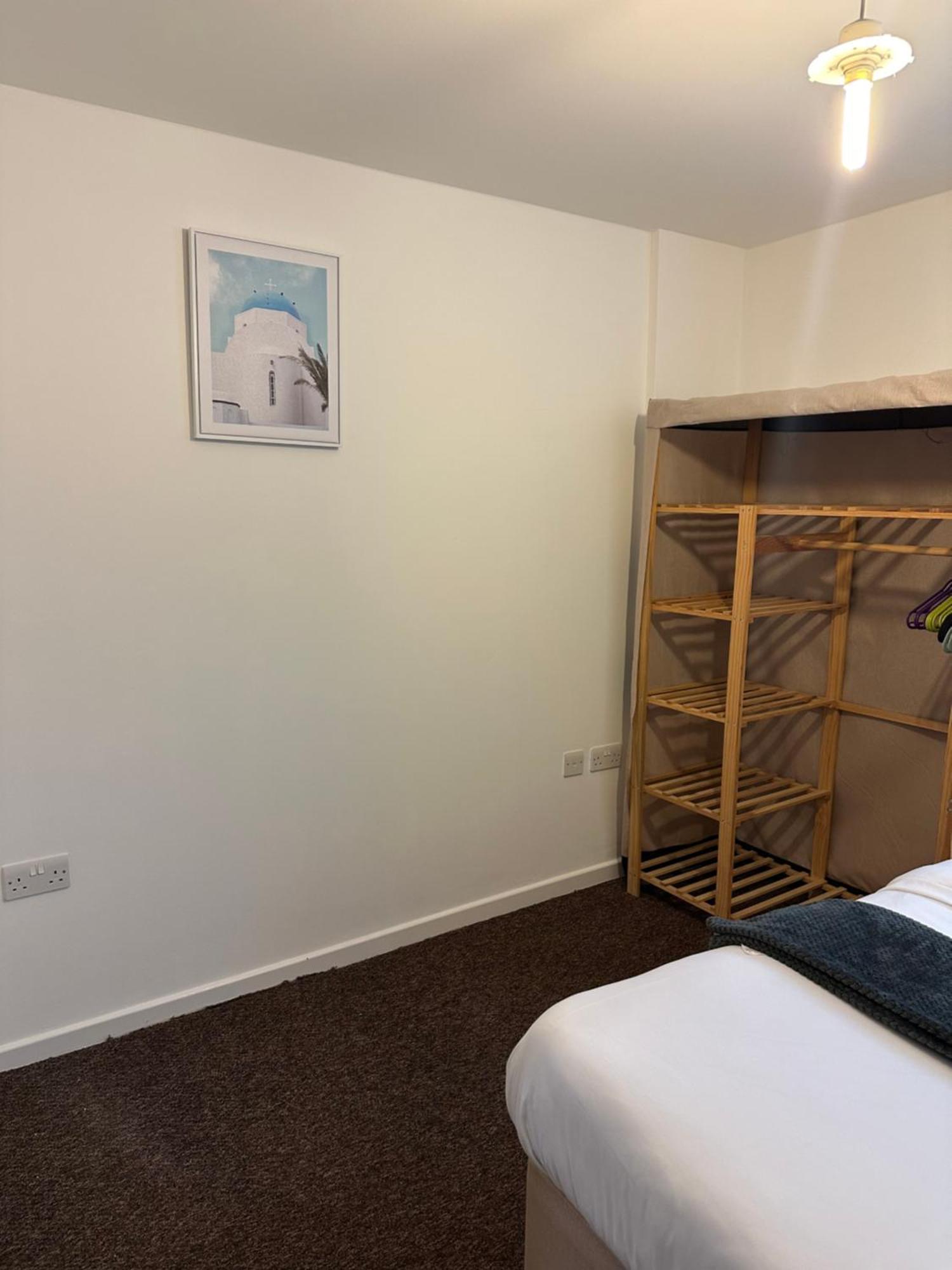 Centre 2 Bed 2 Bath With En-suite Apartment