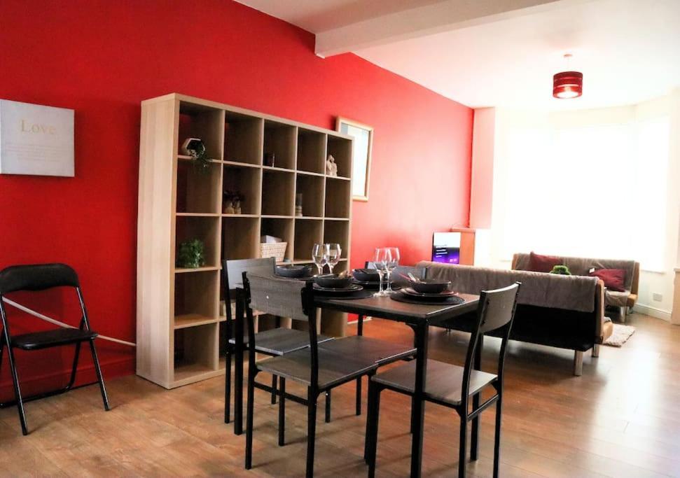 New 6-Bed House Close To Anfield Stadium & City Holiday home Liverpool