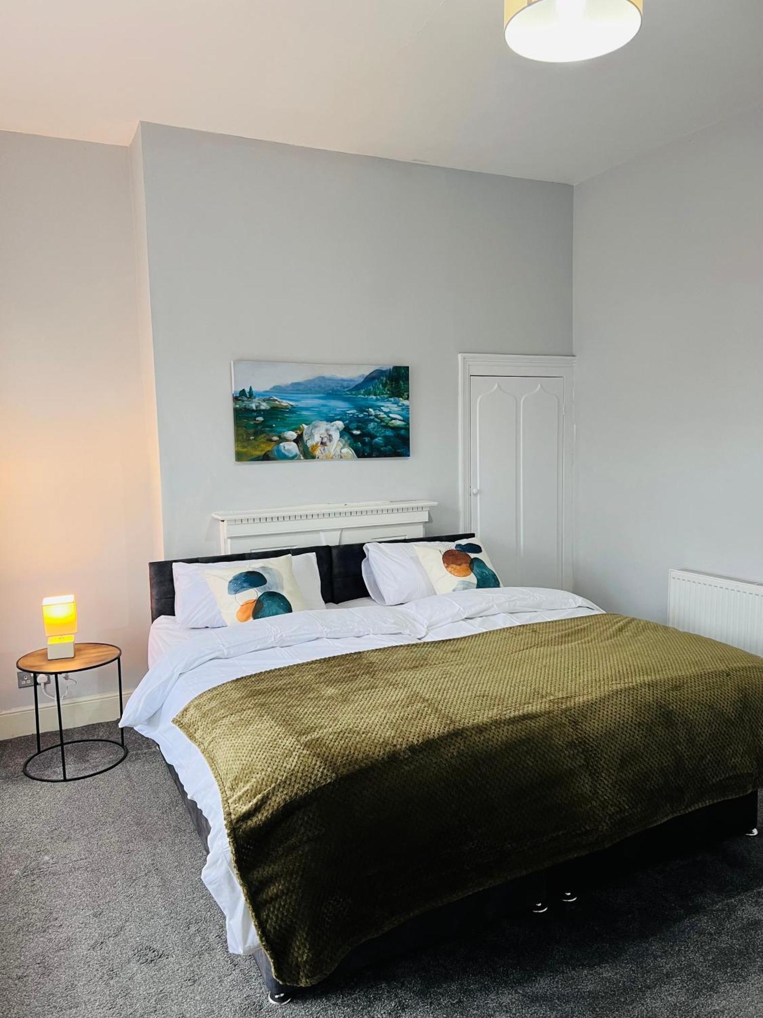3-bed Stylish Apartment Liverpool