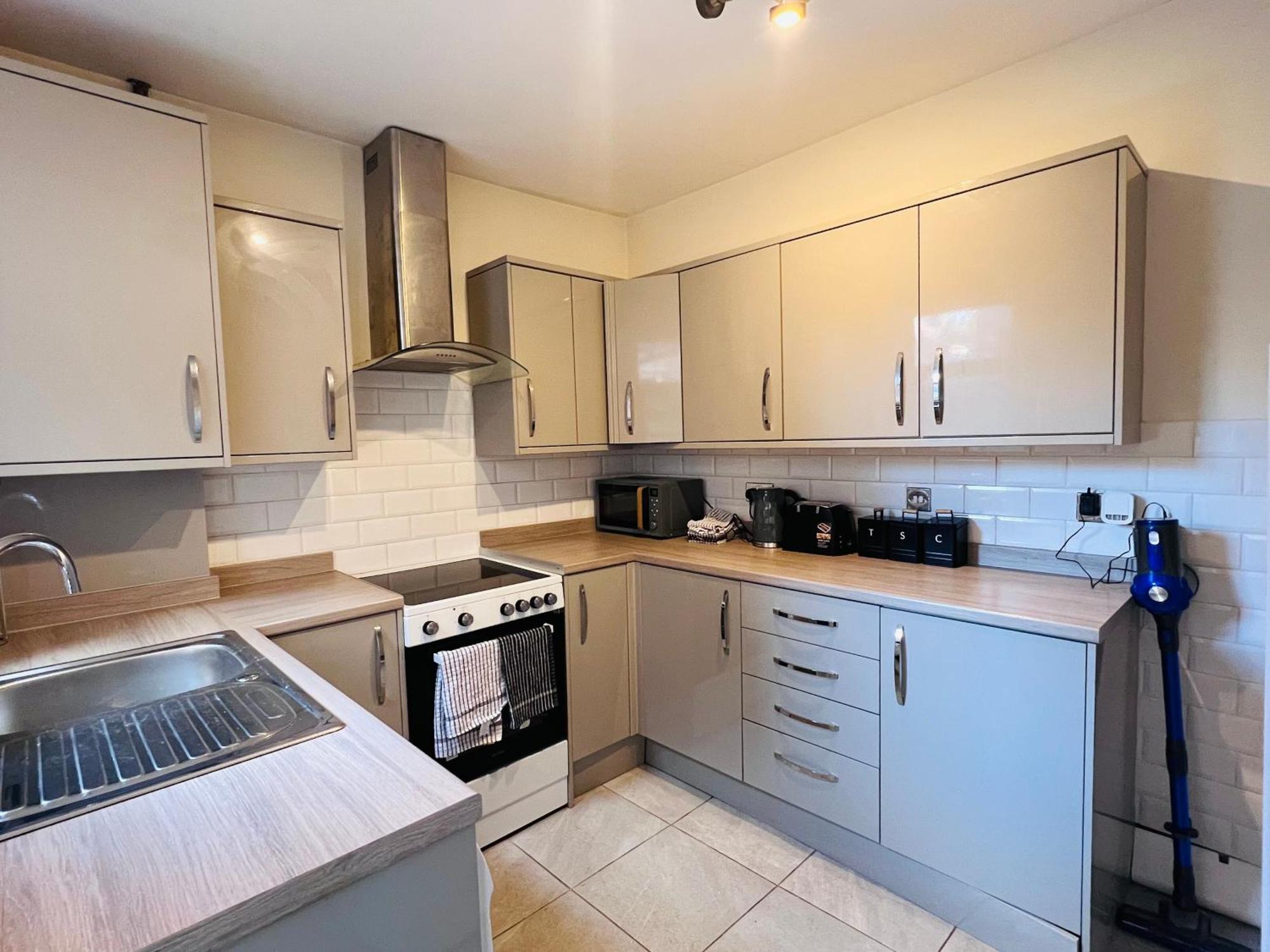 3-bed Stylish Apartment *